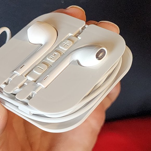 Mini Corded White In Ear Stereo Ear Buds - Picture 8 of 8